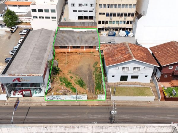 Terreno à venda 608,60 m² Centro
