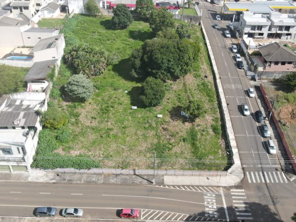 Terreno à venda 2.101 m² Parque do Lago