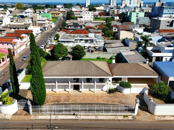 Sobrado Comercial e Residencial à Venda, Centro