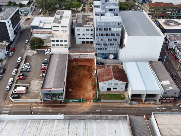 TERRENO À VENDA 608,56M² CENTRO