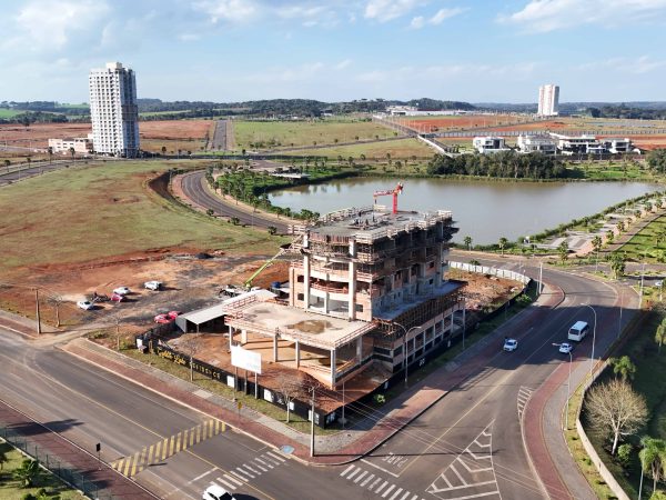 APARTAMENTO À VENDA 3 SUÍTES – GOLDEN LAKE