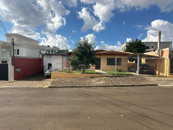 Casa com 3 quartos e Barracão à venda, Alto da XV