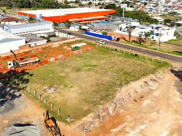 Terreno à venda, 2000 m², Dos Estados
