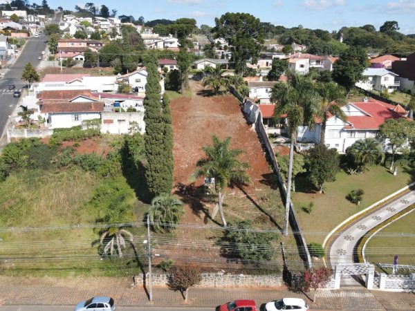 Terreno à venda, 1890 m², Centro