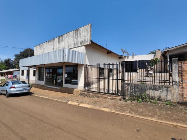 Barracão, Sala Comercial e Casa à venda, 1.500m², Centro