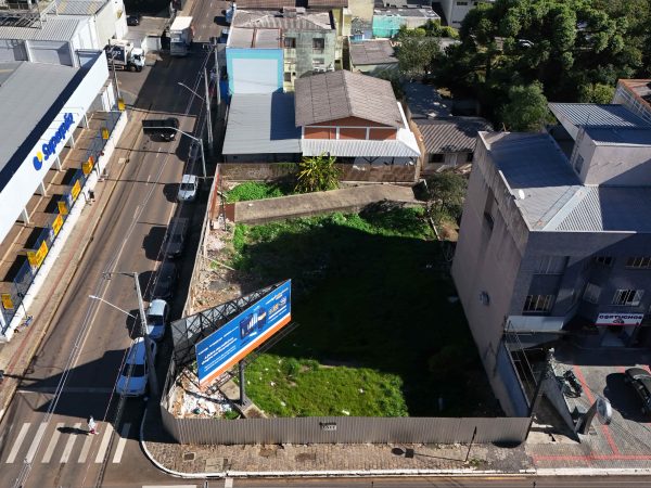 TERRENO DE ESQUINA À VENDA 714M² CENTRO